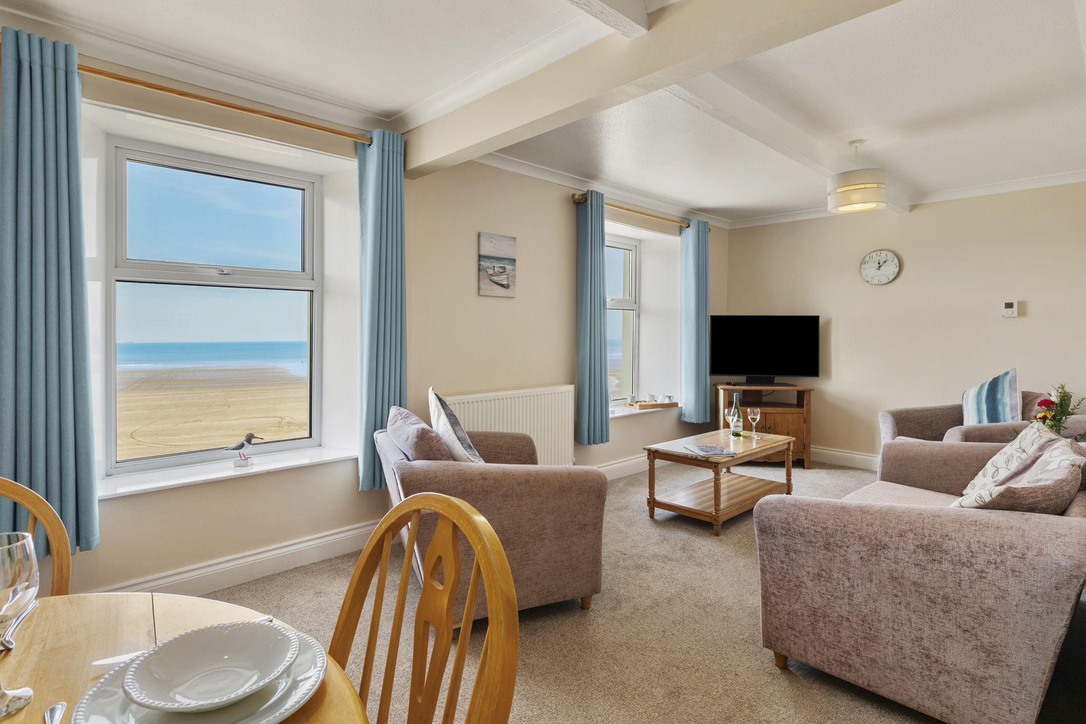 Seaview lining and dining room in Seaview Apartment 5, Broad Haven, Pembrokeshire